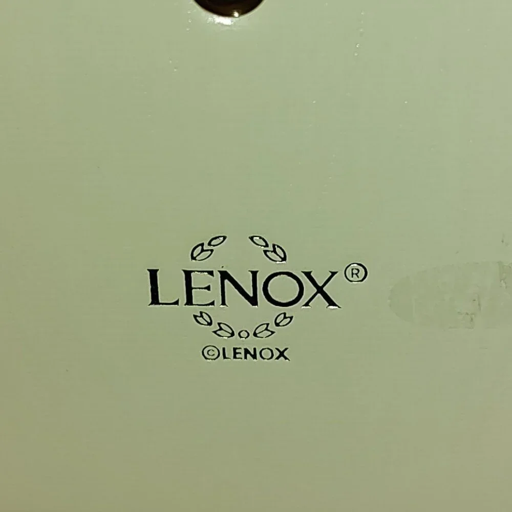 LENOX PICTURE FRAME IVORY PORCELAIN 8 X 10 HOLDS 4 1/2 X 6 1/2 PHOTO NEW IN BOX